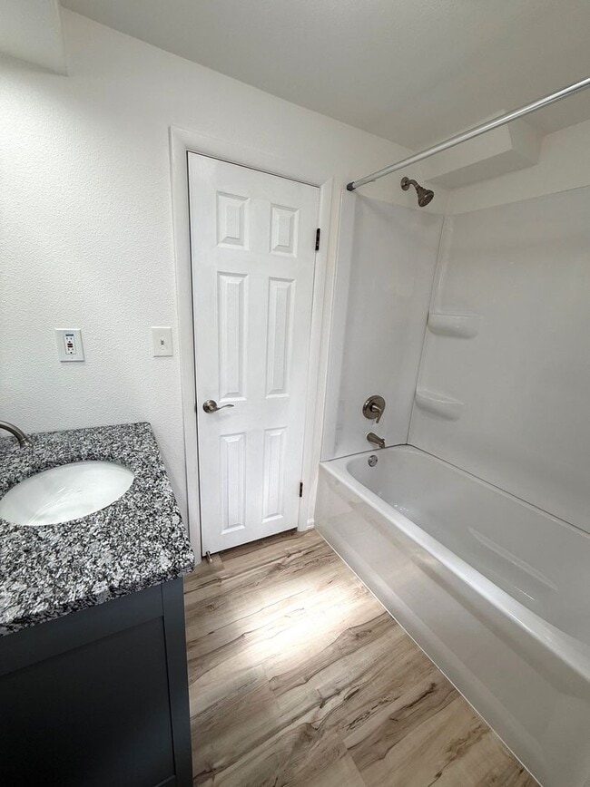 Building Photo - Newly remodeled 5 bedroom, 3 bath ranch style home