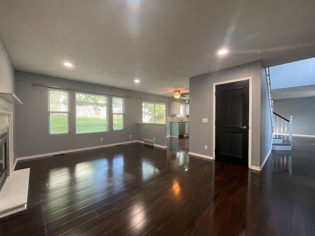 Building Photo - Home For Rent Bellevue.