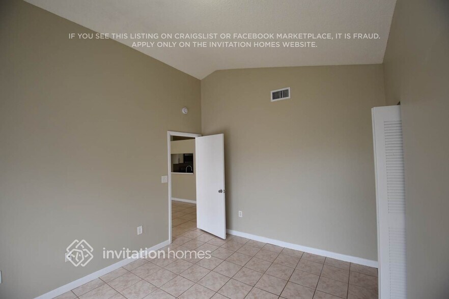 Building Photo - 9949 W Daffodil Ln