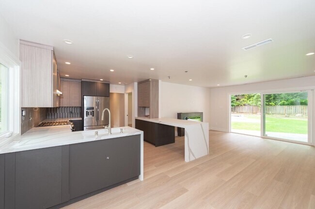Building Photo - 9 Odell Pl