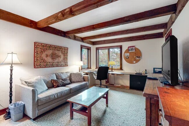 Building Photo - 84 Juniper Ridge Rd