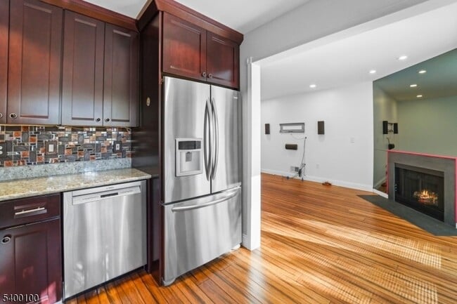 Building Photo - 13 Jill Ct