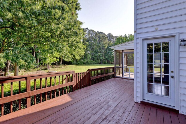 Building Photo - Beautiful Poquoson Home.