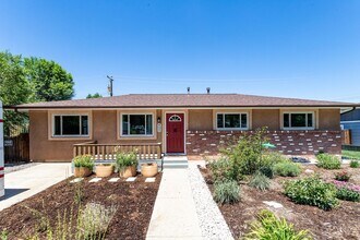 Building Photo - Charming 3BR Home with Updated Amenities &...