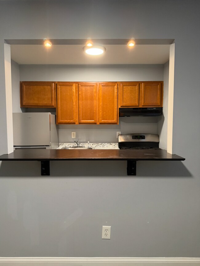Building Photo - ? Cozy Studio Apartment in Baltimore City ...