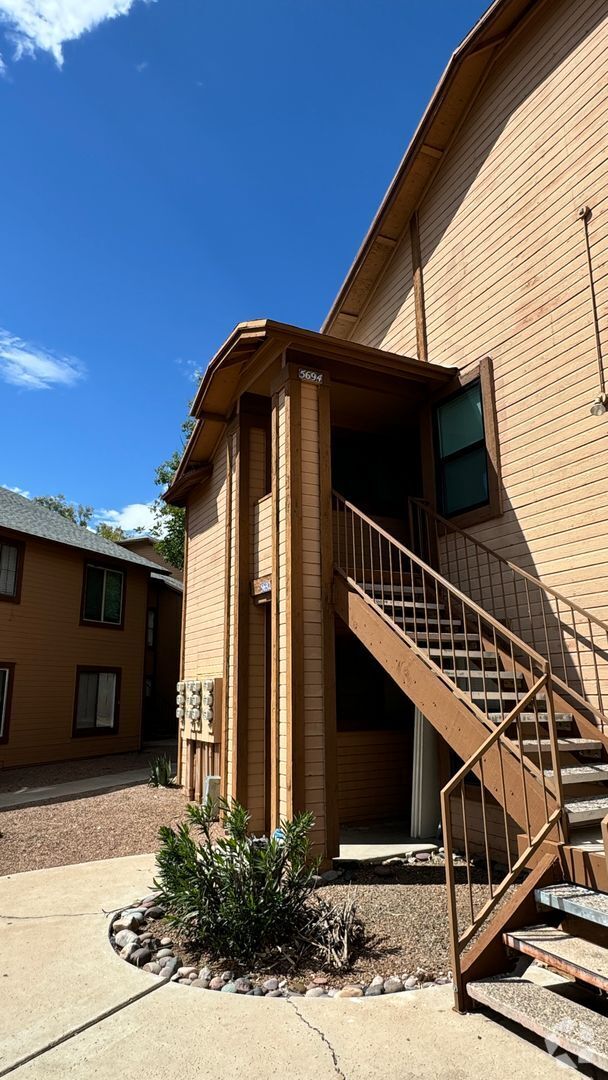 Building Photo - Southwest (Irvington and Midvale Pk) top f...
