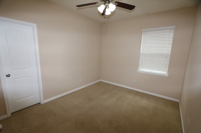 Building Photo - 19631 Little Pine Ln