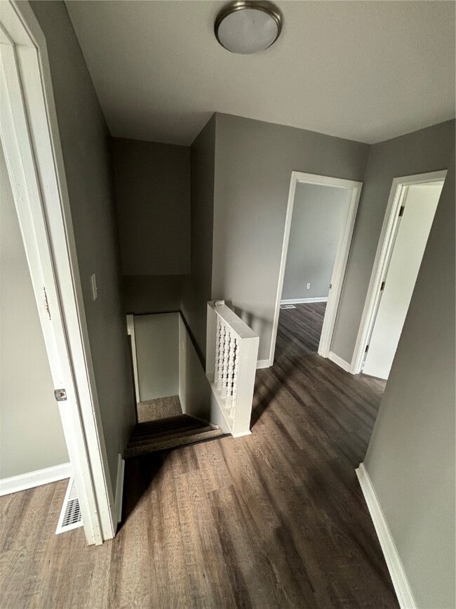 Building Photo - 115 W Cartwright Ave