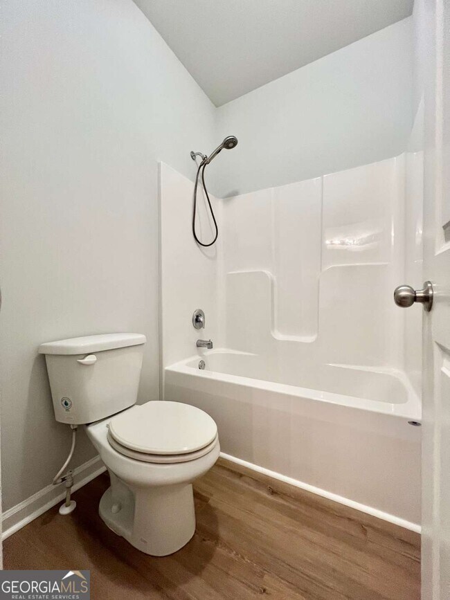 Building Photo - 370 Broadmoor Dr