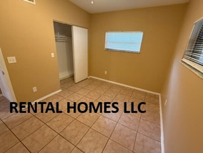 Building Photo - Total Privacy Home, Huge Detached Garage & No HOA in Beautiful Lake Mary
