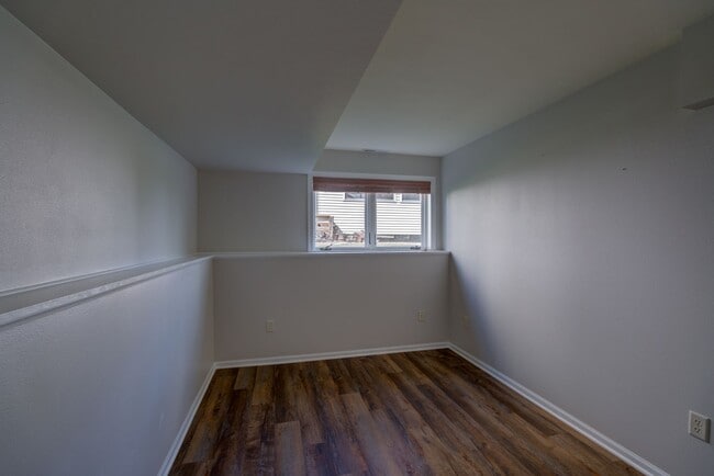 Building Photo - 2770 Sunflower Dr