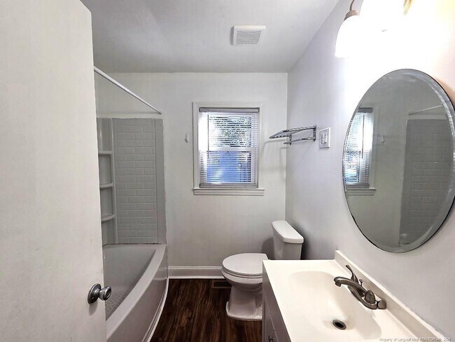 Building Photo - 1008 Hope Mills Rd