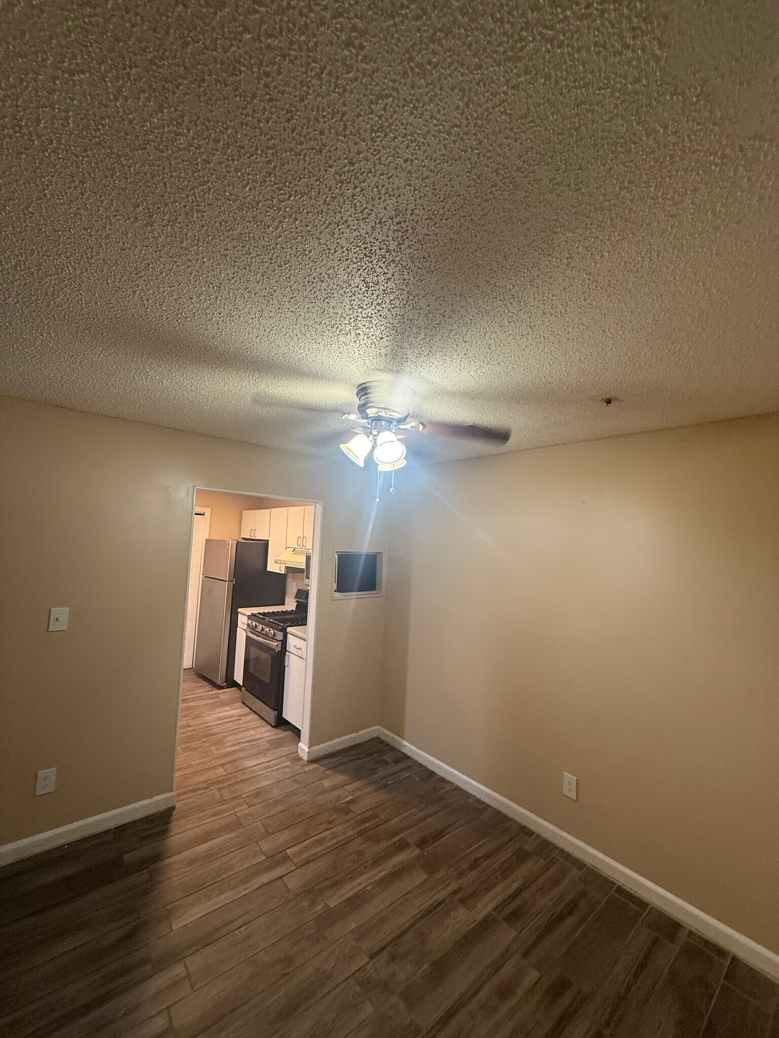 Building Photo - 606 Ridge Creek Dr