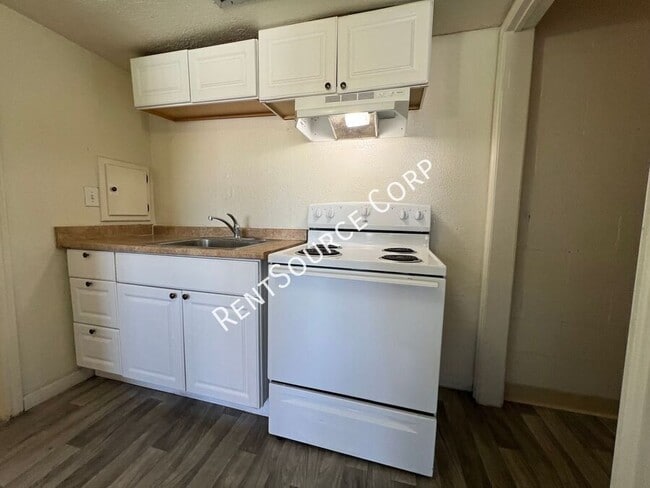 Building Photo - 238 E Williams St