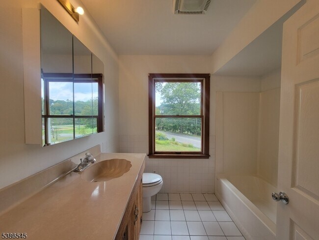 Building Photo - 59 Mendham Ave