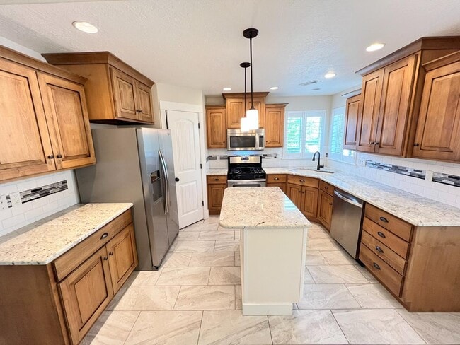 Building Photo - 564 Spring Meadow Ln