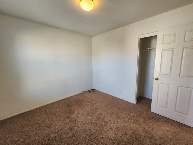 Building Photo - Great 2 Story Home in the SouthWest