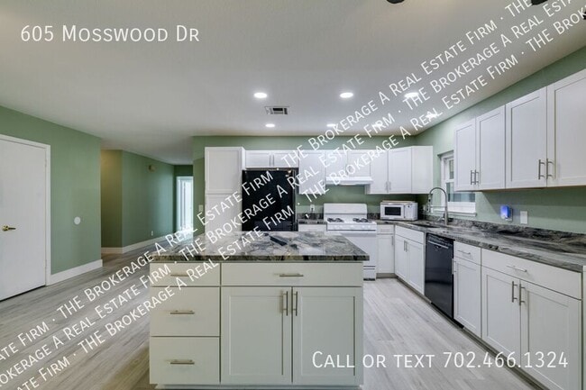 Building Photo - 605 Mosswood Dr