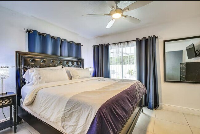 Building Photo - 4420 NW 30th Ct