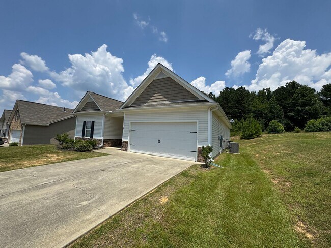 Building Photo - Nice 3/2 house in West Rome- $1,995