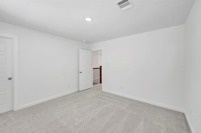 Building Photo - 32455 Sunbeam Dr