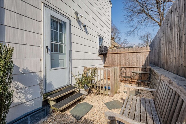 Building Photo - 7 Dune Ct