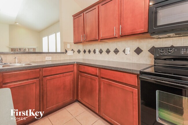Building Photo - 2064 Fairview Dr