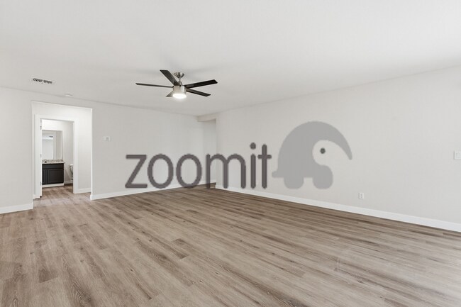 Building Photo - Amazing home in wonderful Ghost Hollow Ranch