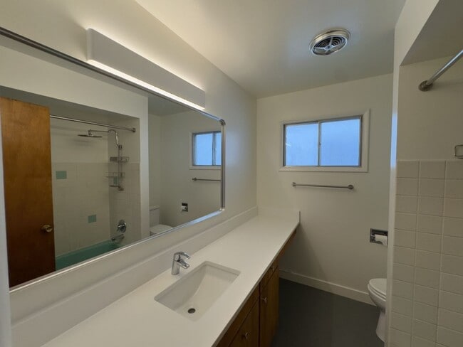 Building Photo - Brooklyn Excellence-2 Bed Duplex Unit