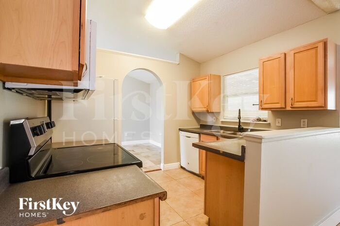 Building Photo - 3325 Croton Ave