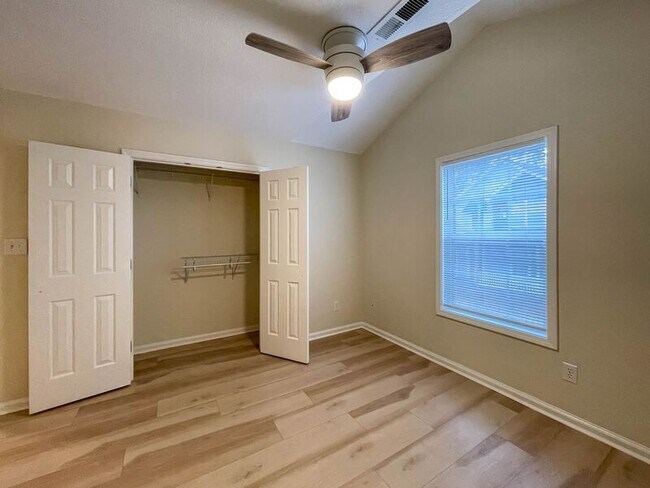 Building Photo - 101 Telfare Ln