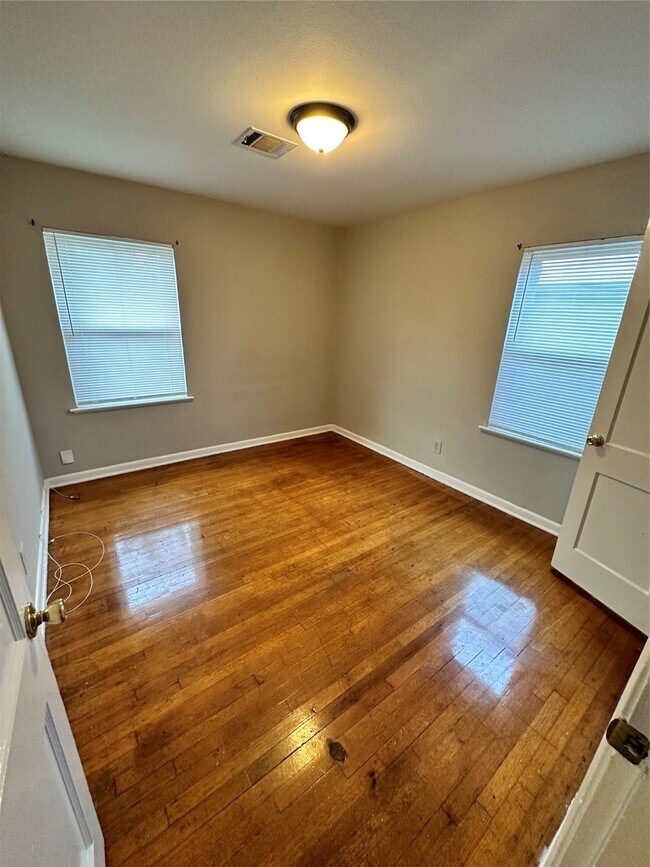 Building Photo - 5758 Belneath St