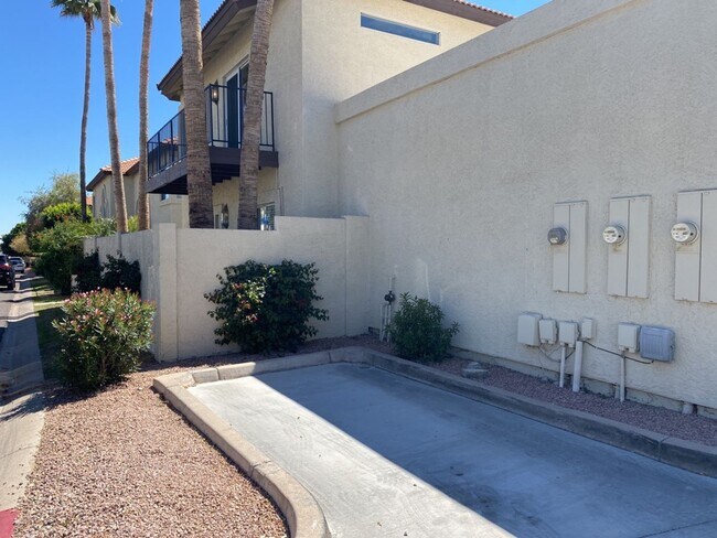 Building Photo - Must See 2/2.5 Condo in Pointe South Mount...
