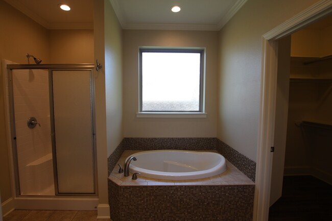 Building Photo - Beautiful 4 Bedroom Home Coming Soon in Bu...