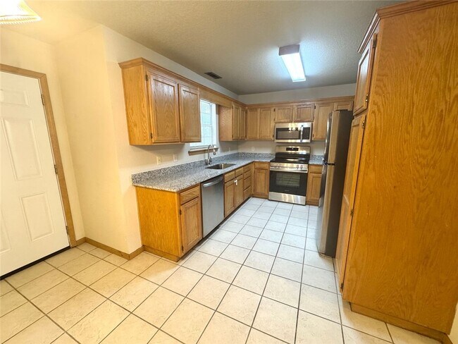 Building Photo - 2203 E Cinnamon Way