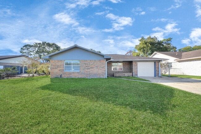 Building Photo - 1122 Un Vly Dr