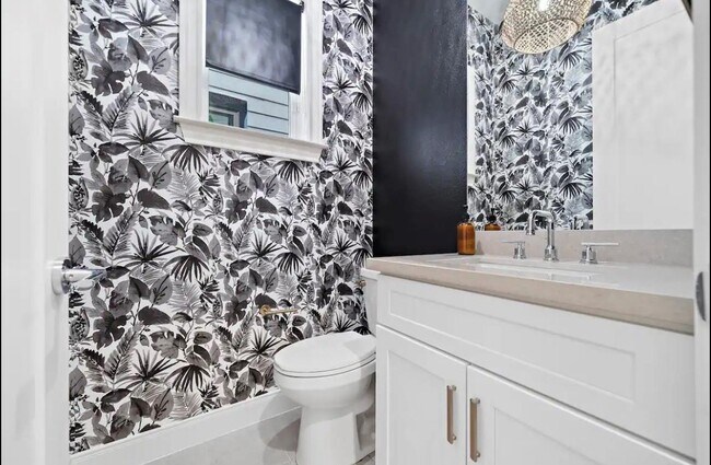 Building Photo - 3703b Bolin Rd