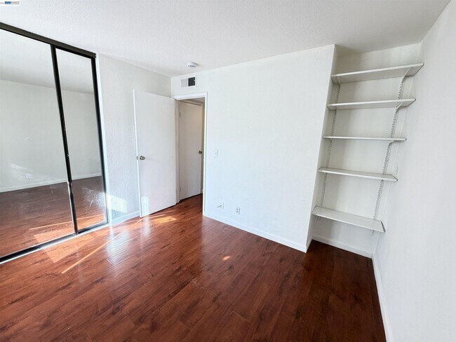 Building Photo - 1391 Monument Blvd