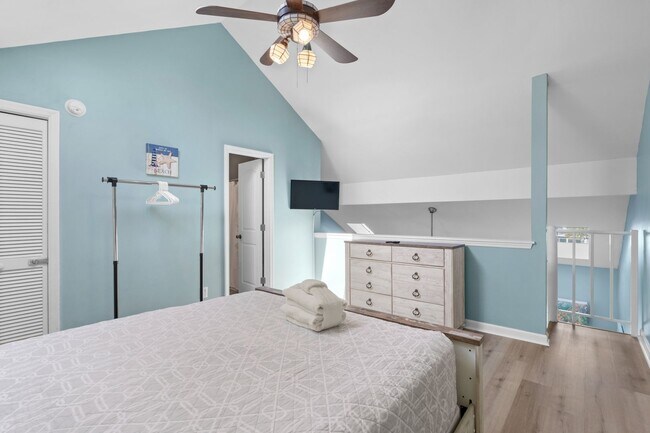 Building Photo - Fully Furnished W/ All Utilities Included! Seasonal Rental available 9/1/25-3/31/26