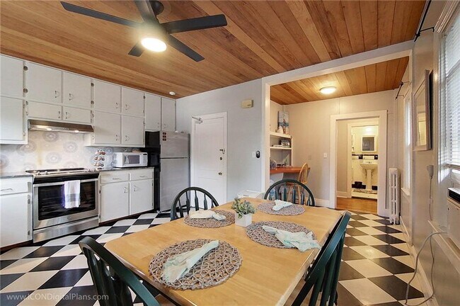 Building Photo - 28 W Narragansett Ave