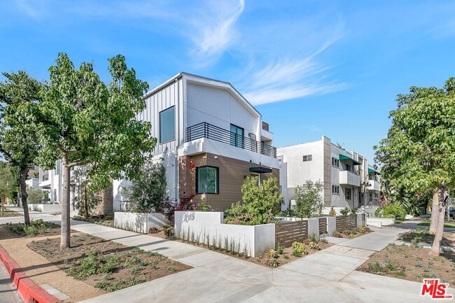 Building Photo - 1236 N Spaulding Ave