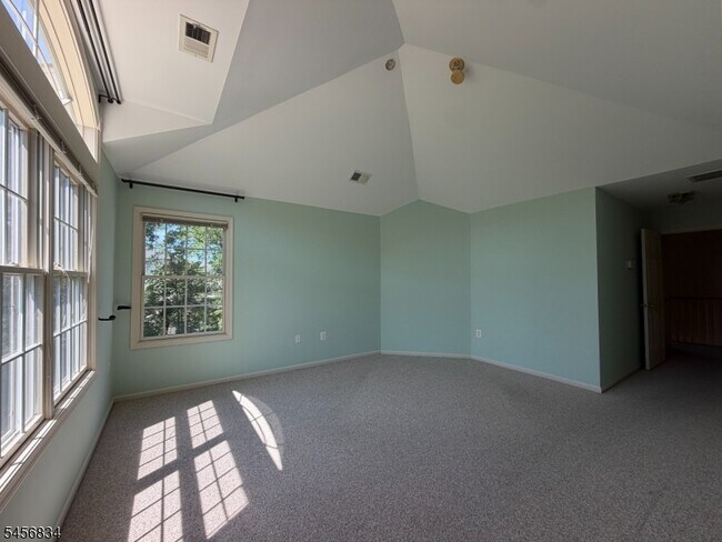 Building Photo - 117 Crown Ct