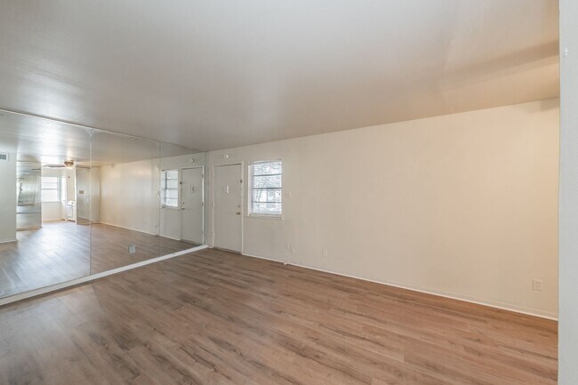 Building Photo - Updated Two Bedroom and One and Half Bathr...
