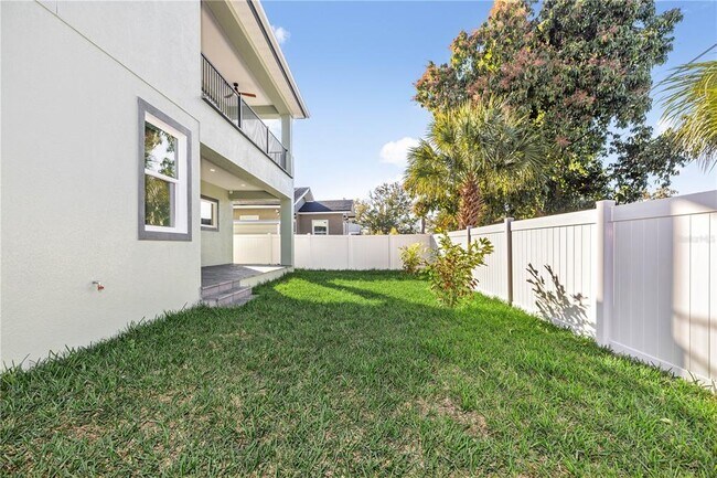 Building Photo - 2727 W Chestnut St