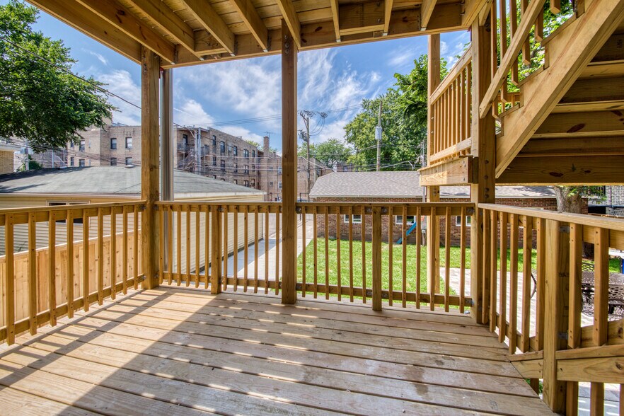 Building Photo - 4624 N Ashland Ave