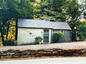 Building Photo - COZY 1 BEDROOM FULLY FURNISHED COTTAGE IN ...