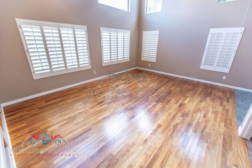 Building Photo - 4613 E Thorn Tree Dr