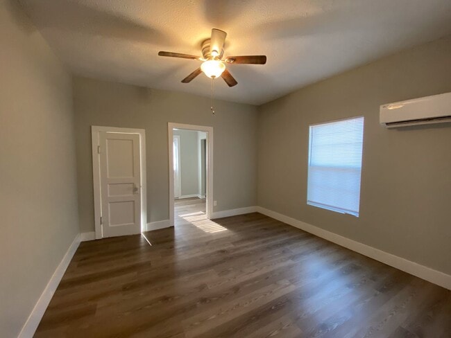 Building Photo - 817 W Matthews Ave