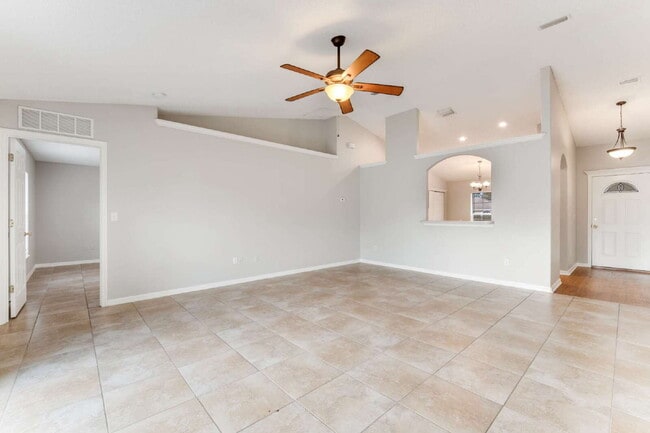 Building Photo - Spacious 3 Bedroom Home with Large Yard in Palm Coast