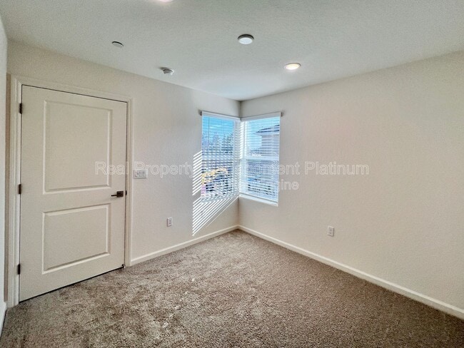 Building Photo - 1544 Farmhouse Ln